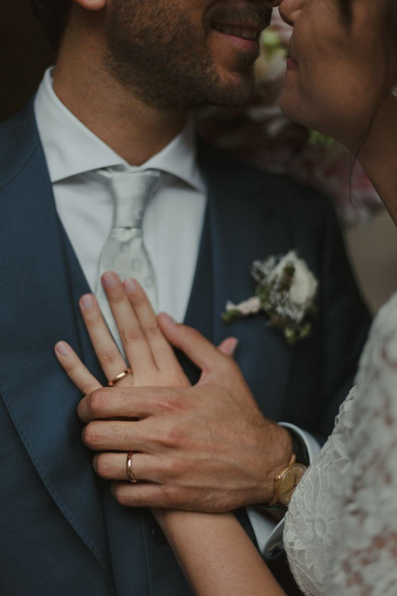 dettaglio mani anelli gesto coppia sposi matrimonio pedercini