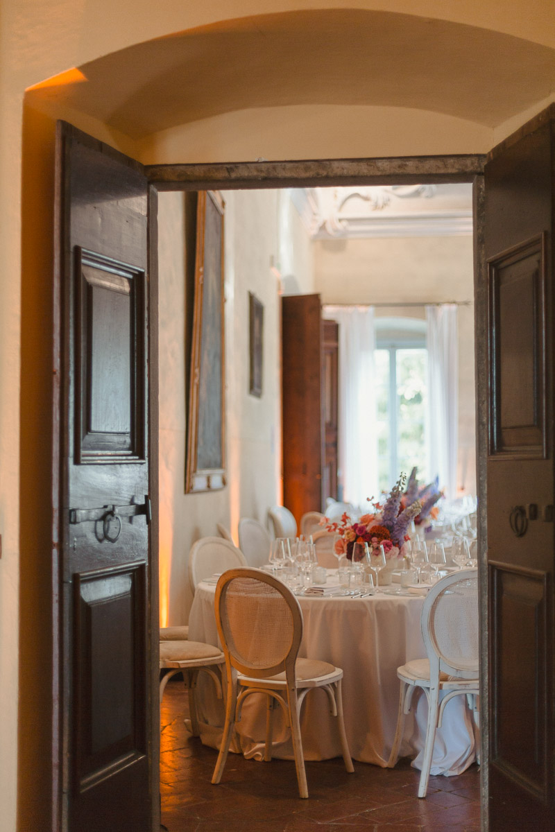 villa fassati barba matrimonio brescia interni tavoli sala cena invitati fiori